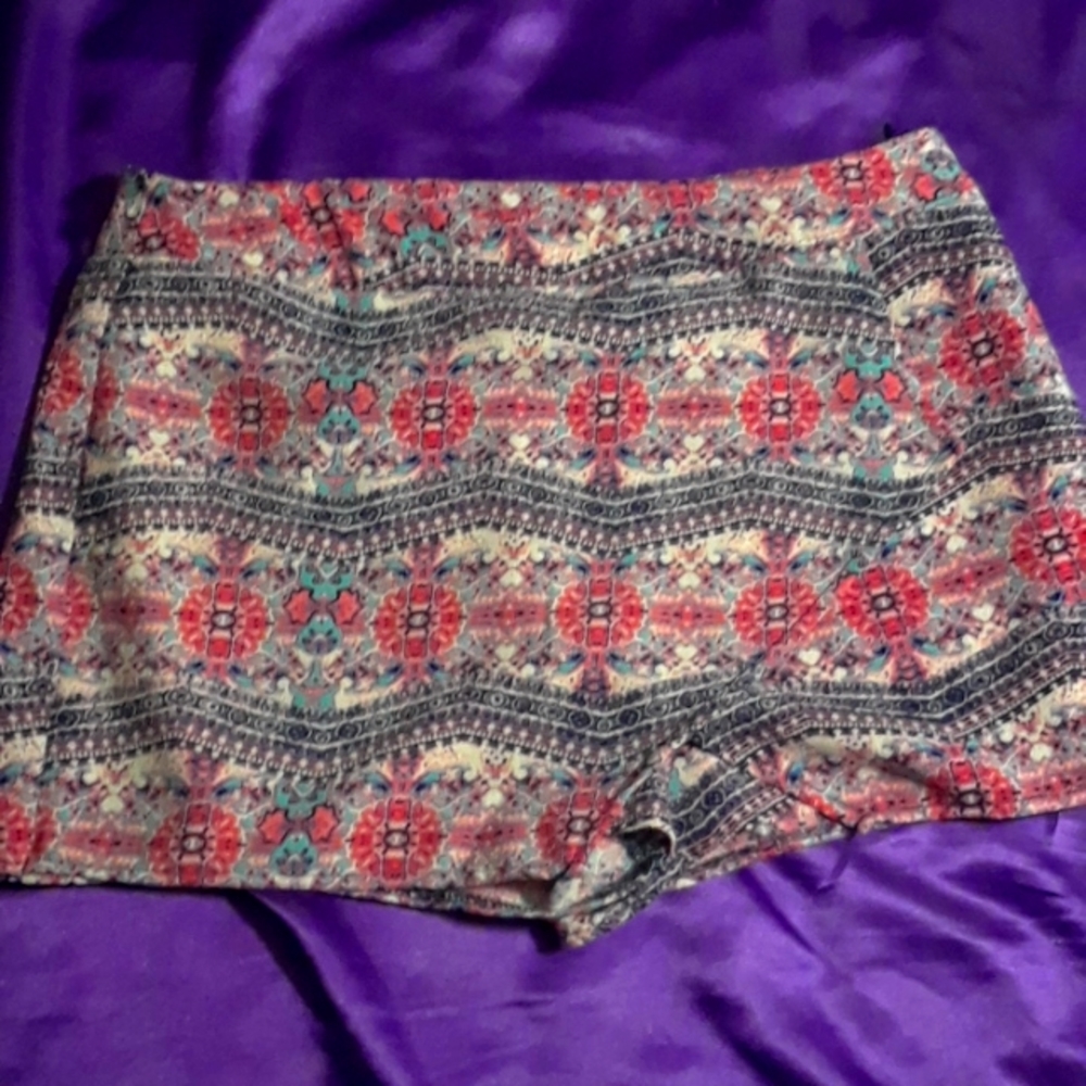 Floral pattern dress shorts